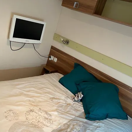 Mobile-home Dans Camping 4 Etoiles Les Pins Maritime *